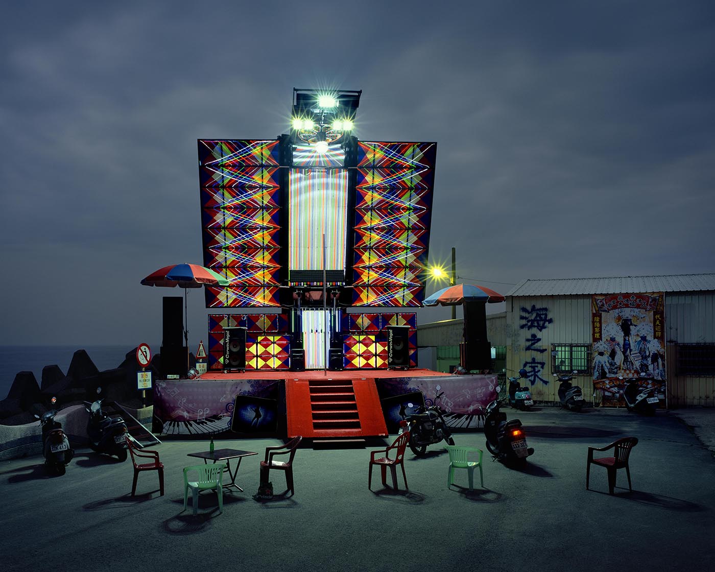 沈昭良作品《STAGE(舞台車)系列》。（沈昭良攝，也趣藝廊提供）  