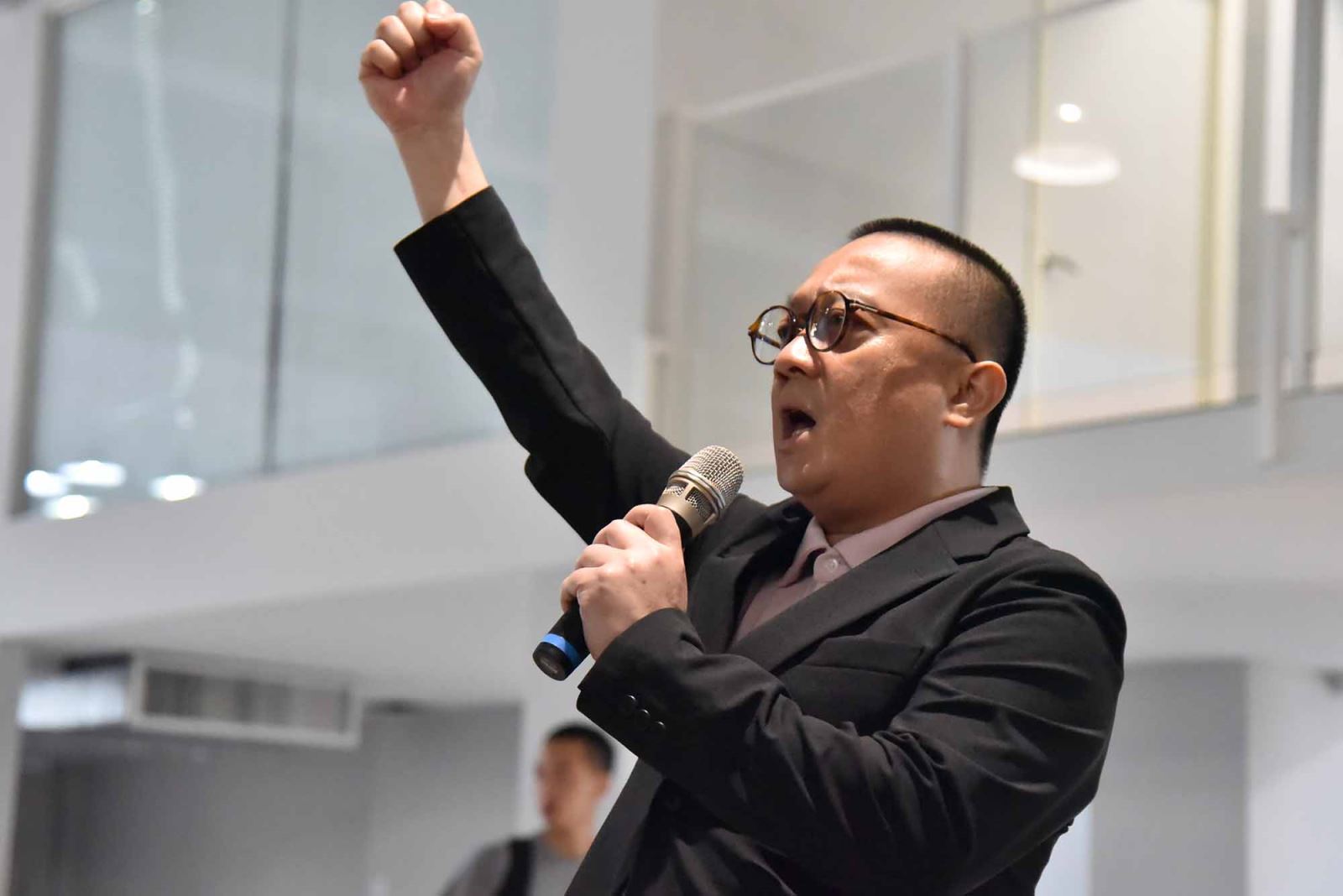 華梵大學佛教藝術學系葉靈毅教授在劇中大展歌喉。