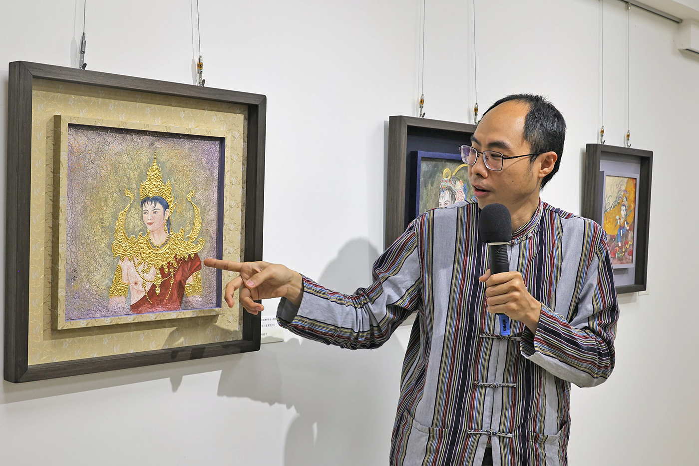 華梵大學佛藝系陳俊吉主任大安覺風佛教藝術中心導覽作品。