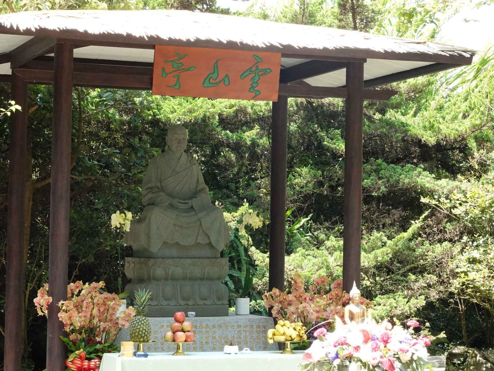 雲山亭座落於華梵大學「五區十景」中最重要的景點之一「牧牛地」。  