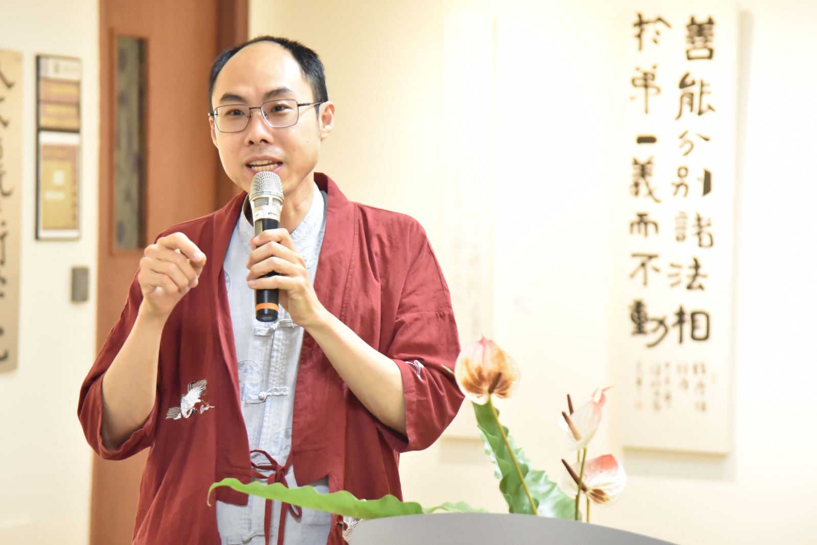 華梵大學佛教藝術學系陳俊吉主任致詞。  