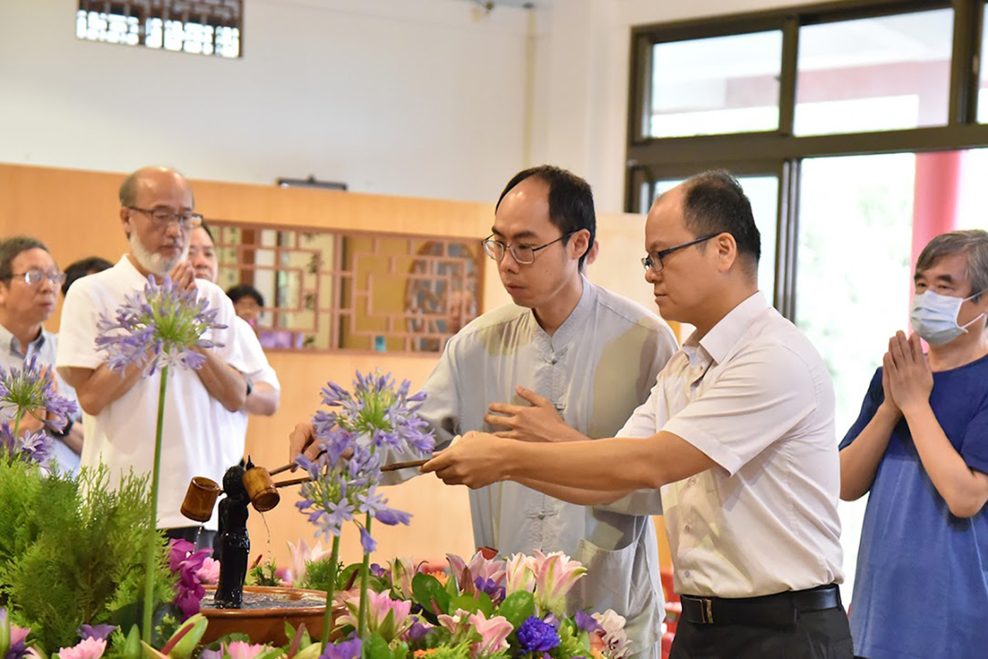 華梵大學師生參加浴佛盛典。  
