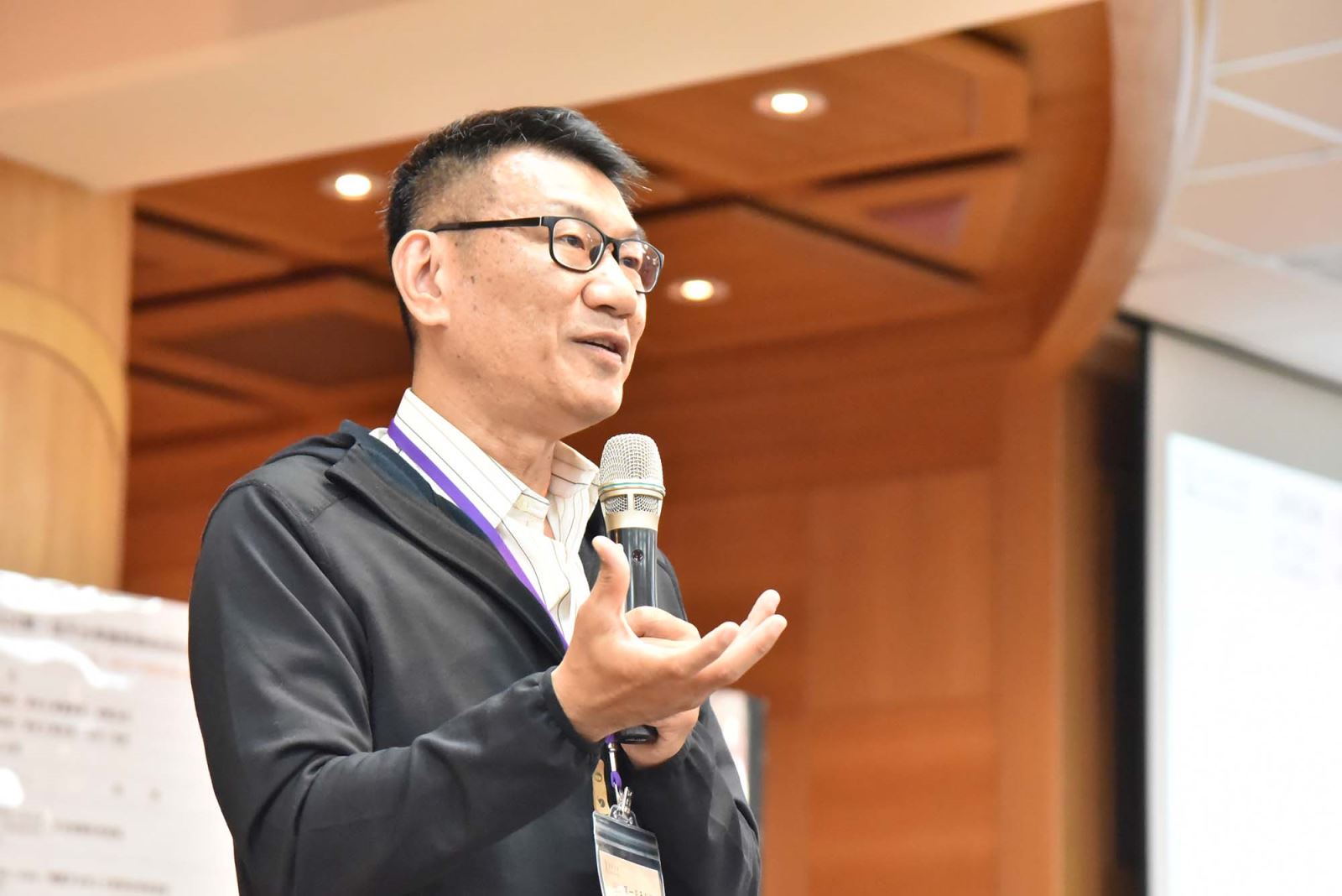 華梵大學佛教學院冀劍制院長致詞。  