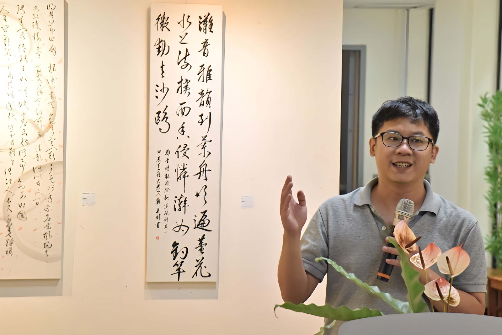 華梵大學美術系助理教授鄧君浩致詞。
