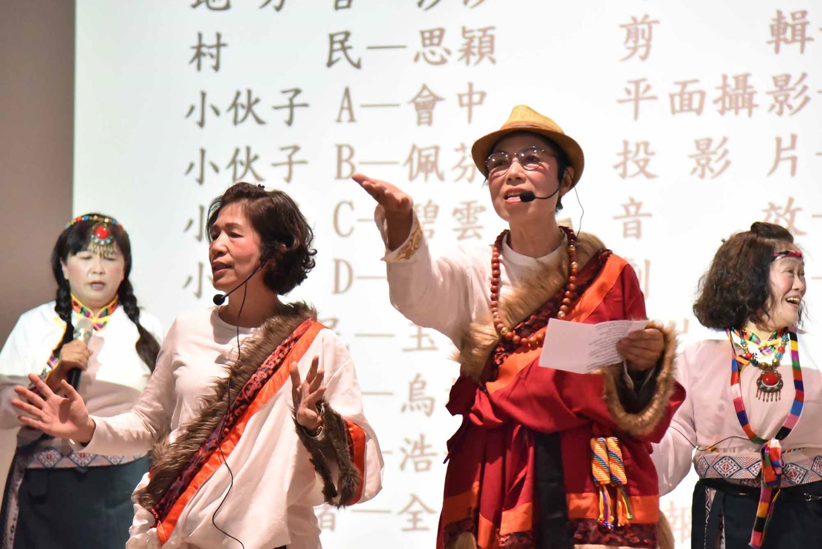 表演者返場唱安可曲。