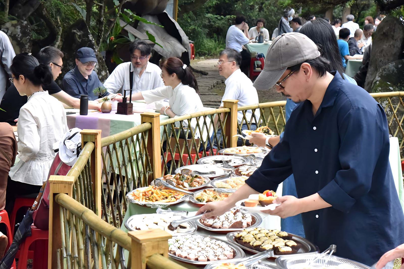 揭幕儀式茶會提供豐富茶點讓人食指大動。 
