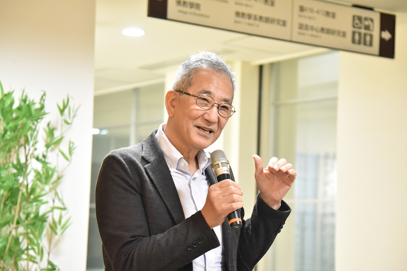 清華大學通識教育中心客座教授谷川雅夫致詞。  