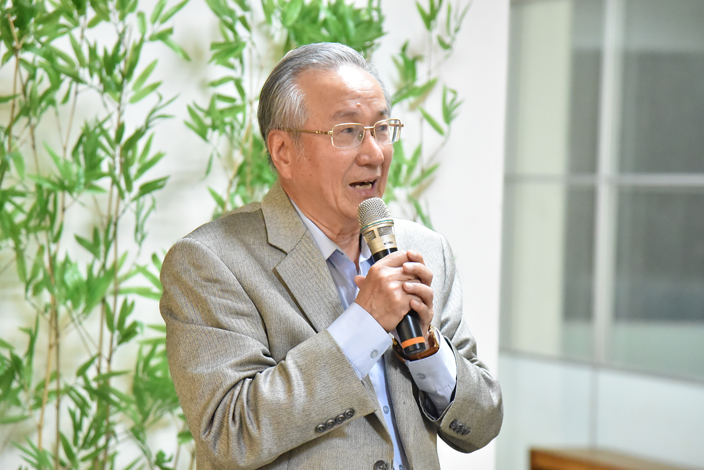 知名書法篆刻家薛平南教授致詞。