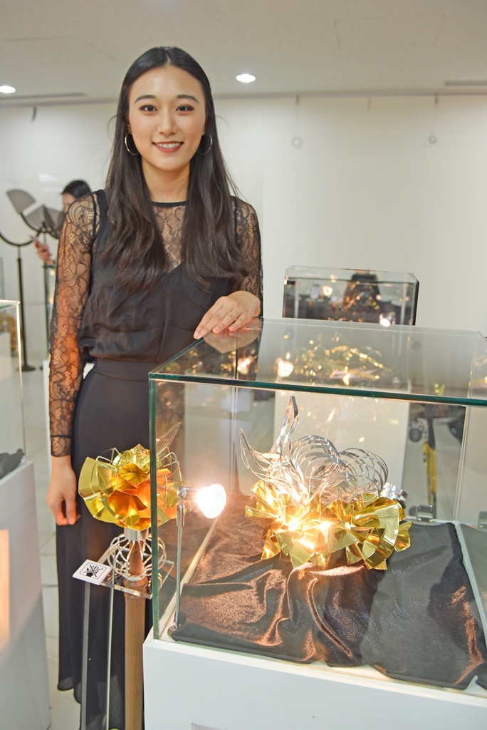 胡芊芊同學的金工設計作品「Regina」。