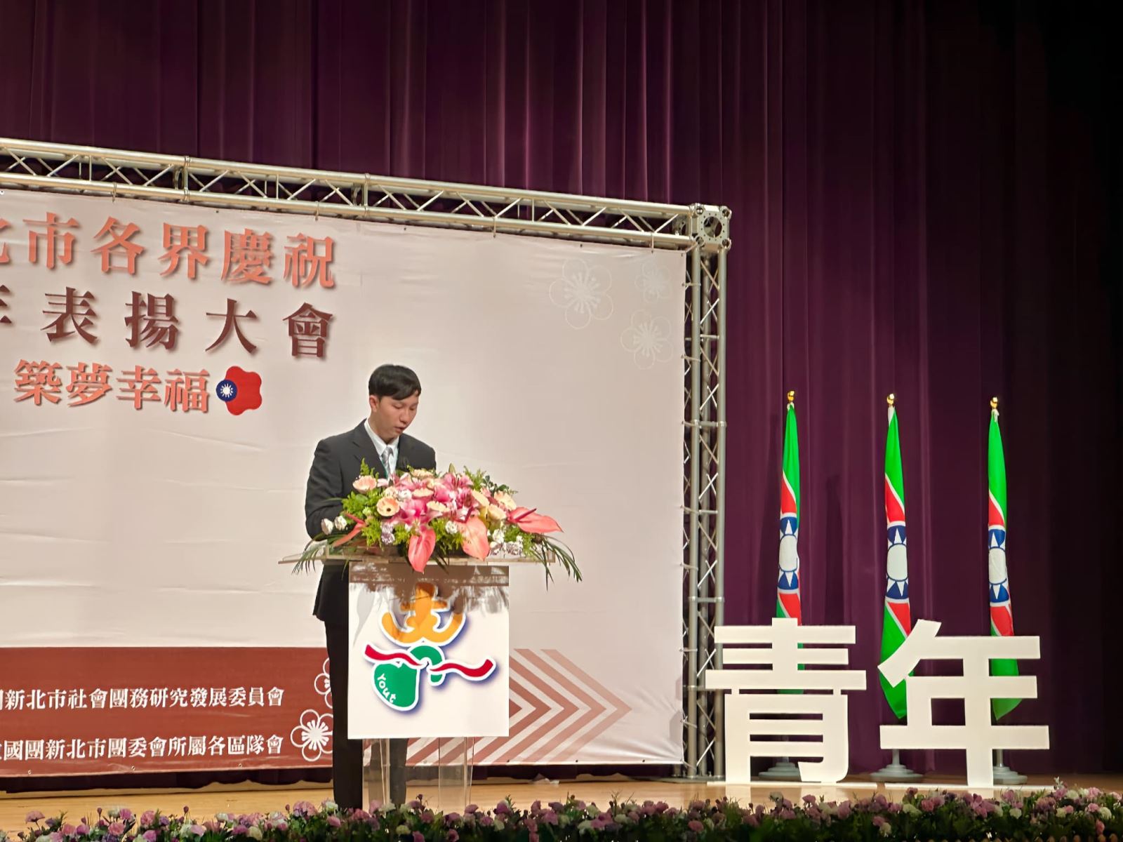 華梵大學攝影與VR設計學系碩一王沛恩同學致詞。 